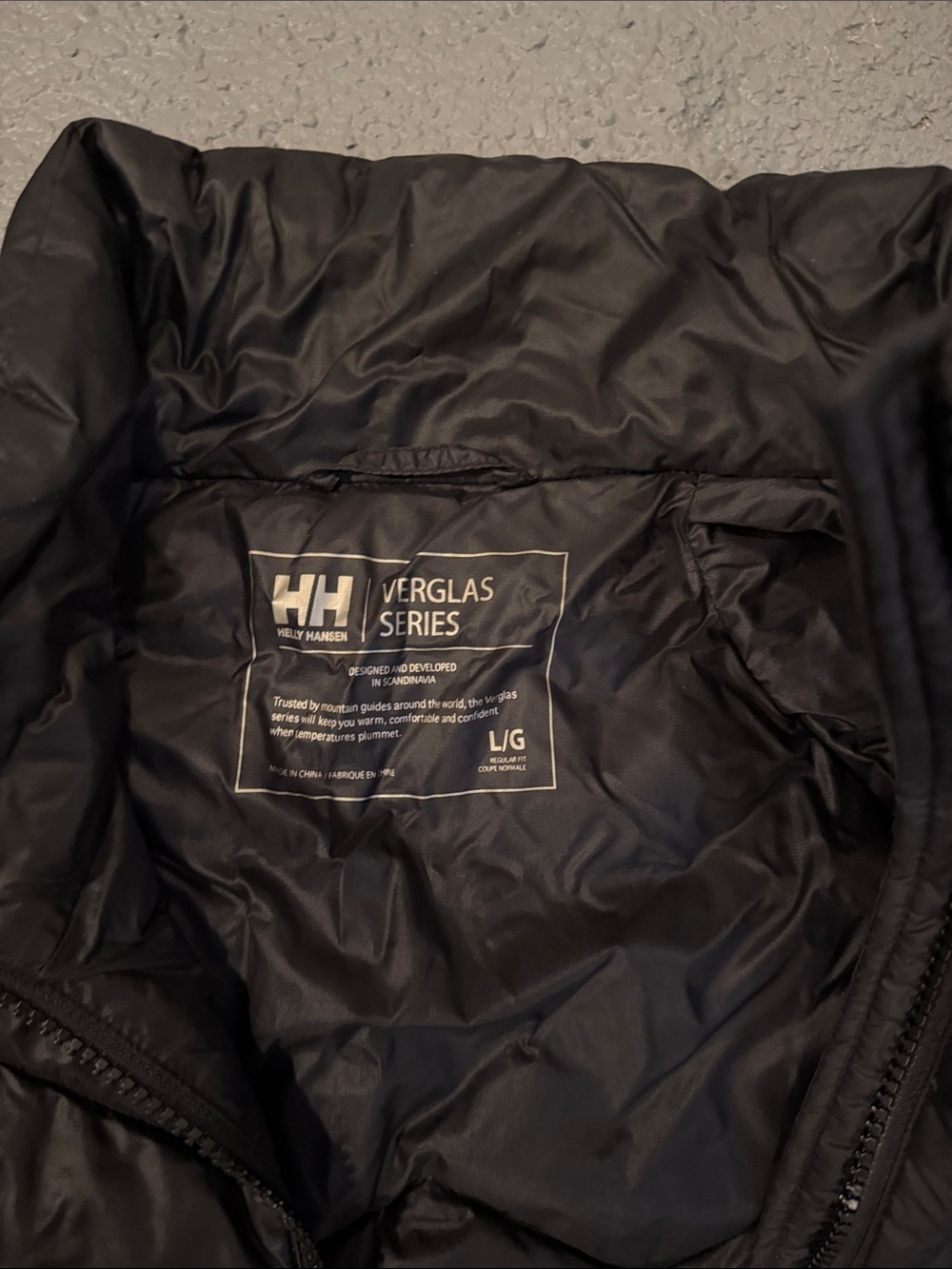 Helly Hansen Black Quilted Insulated Men's Vest - Picture 2 of 3